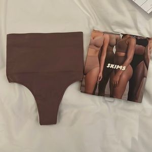 SKIMS control thong, umber